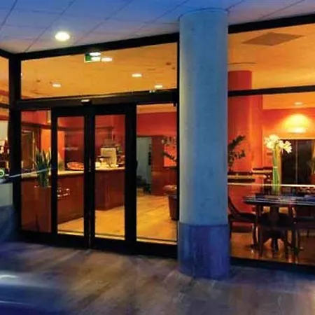 Atahotel De Angeli Otel 4*